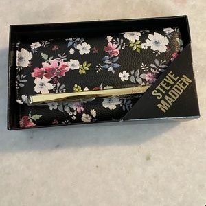 NWT Steve MaddenTrifold Wallet